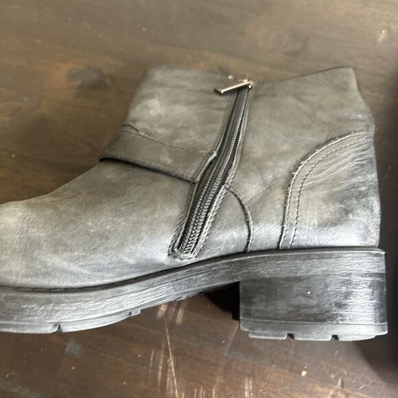 Aquatalia Womens Gray Suede Buckle Block Heels Ankle Boots Shoes Size 10 - Picture 3 of 15